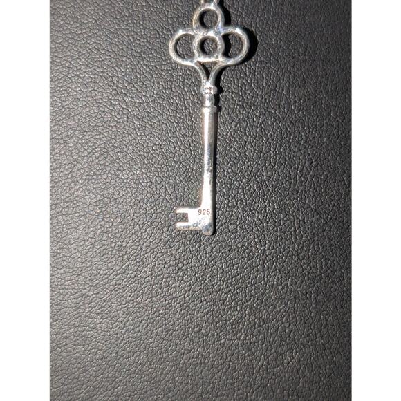925 Sterling Silver Key Pendant 18" Chain Necklace - Picture 4 of 8
